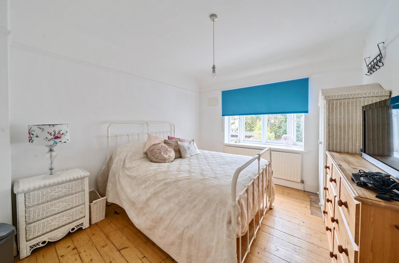 Latchmere Lane, Kingston Upon Thames Gibson Lane